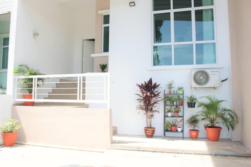 New Seaview Cozy Modern Beach House Tanjung Bungah  Eksteriør billede