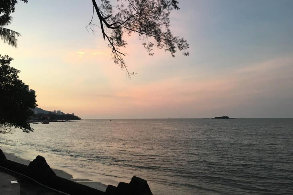 New Seaview Cozy Modern Beach House Tanjung Bungah  Eksteriør billede